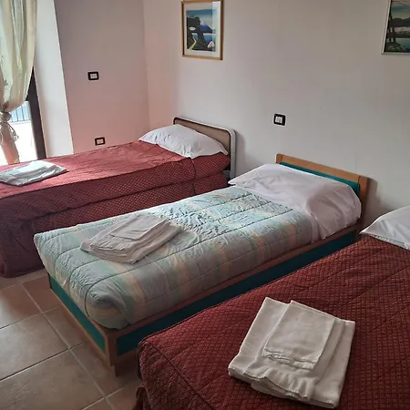 Castello Di Aparthotel 3*