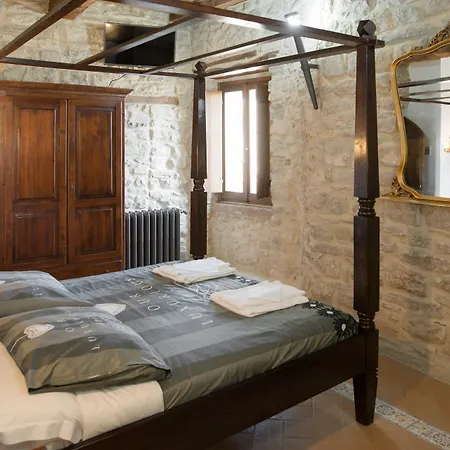 Castello Di شقة فندقية