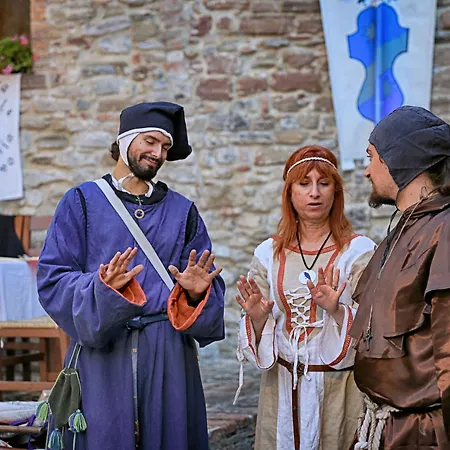 Castello Di شقة فندقية