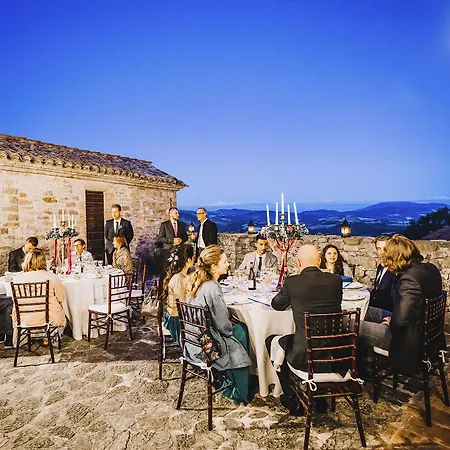 Castello Di Apartmanhotel Giomici