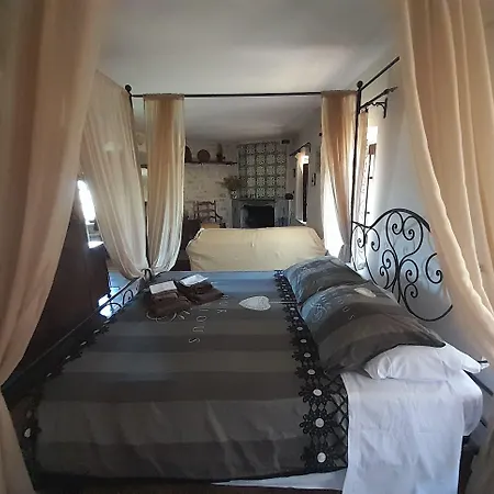 Castello Di Aparthotel Giomici
