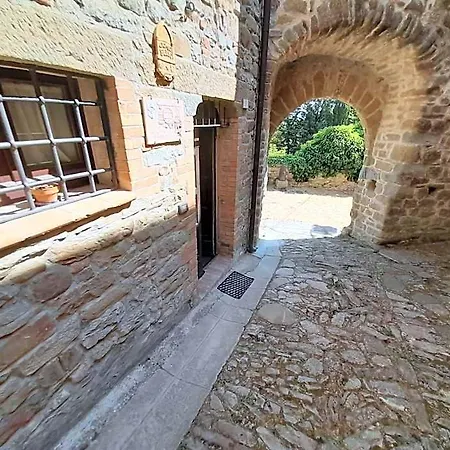 Castello Di מלון דירות Giomici